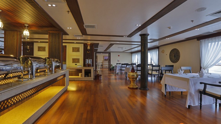 Makara Queen Cruise